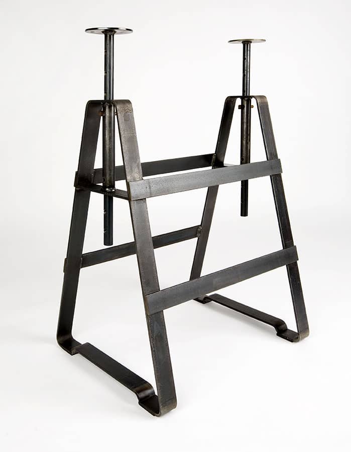 A height adjustable trestle made from oiled crude steel. It is applicable with several shelves and slabs. The same variable as Affe but powder-coated plays Lackaffe with the image of solid steel furniture.