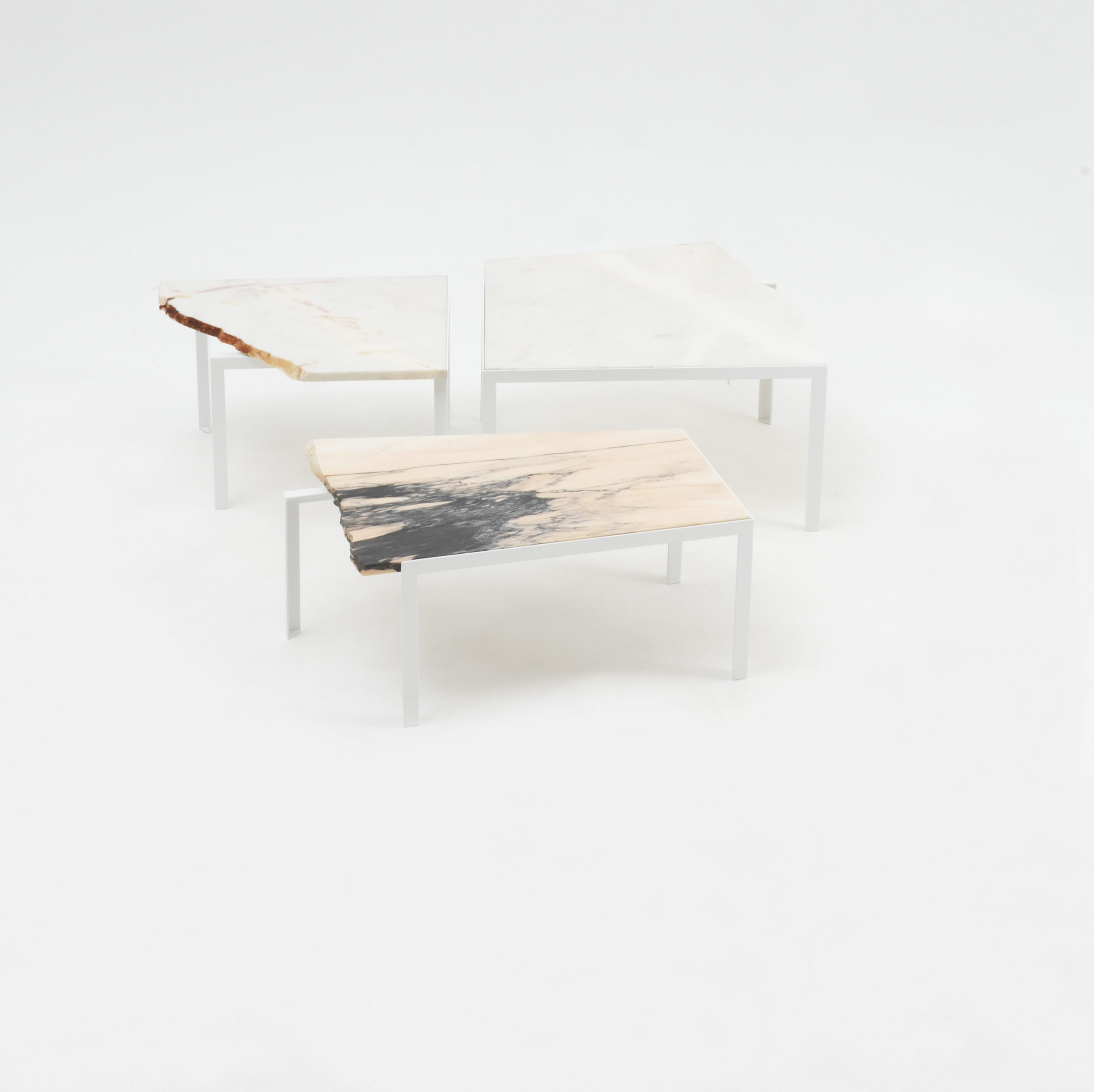 Beistelltisch von Atelier Haussmann entworfen von Hervé Humbert, Petite table d'angle ist ein kleiner Tisch aus Marmor Reststücke, es sind alle Unikate, ein produkt zwischen Kunst und Design, 100% recykelte Materialien,Manufaktur made in Germany