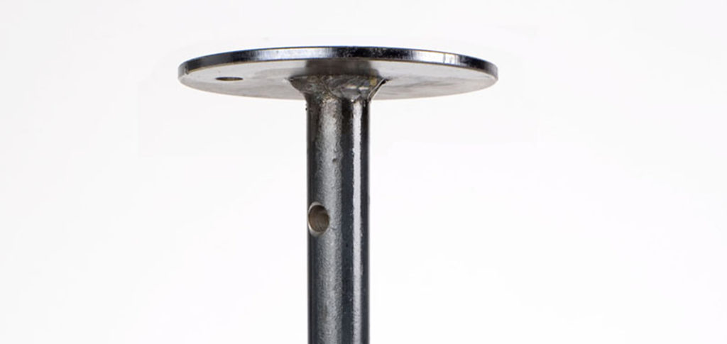 Affe ist ein höhenverstellbaren Tischbock aus Rohstahl geölt, von Thesenfitz& Wedekind für Atelier Haussmann