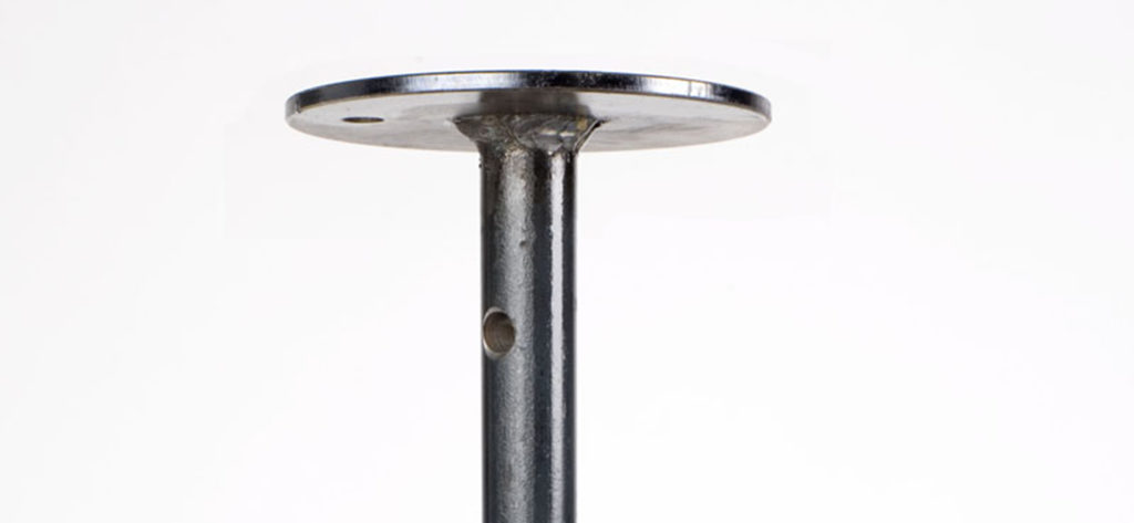 Affe ist ein höhenverstellbaren Tischbock aus Rohstahl geölt, von Thesenfitz& Wedekind für Atelier Haussmann
