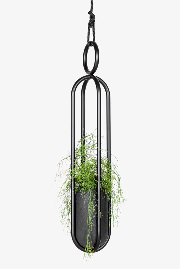 Blumenampel Edition von Zascho Petkow für Atelier Haussmann, Gummivase handgemacht von Birgit Severin, hängendes Objekt für Blumen und Pflanzen.