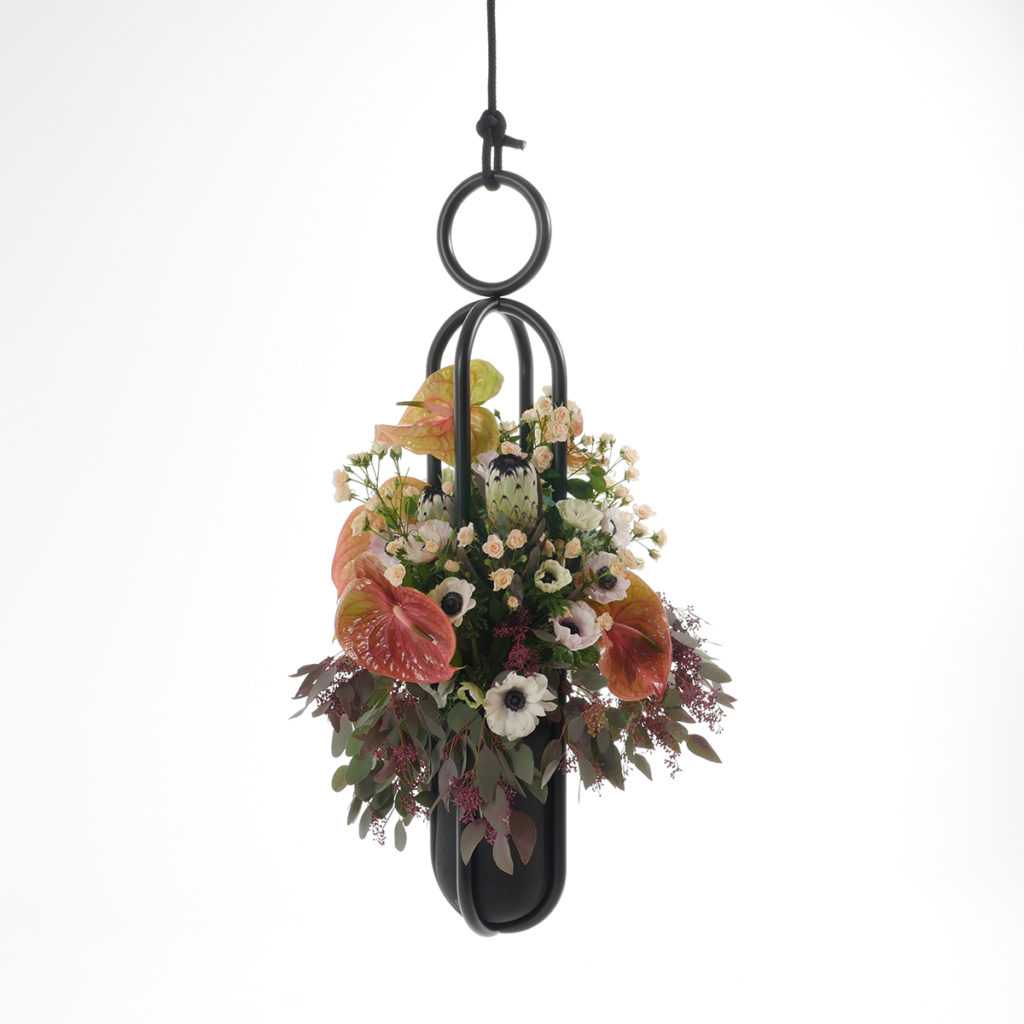 Blumenampel Edition von Zascho Petkow für Atelier Haussmann, Gummivase handgemacht von Birgit Severin, Ampel Objekt für Blumen und Pflanzen