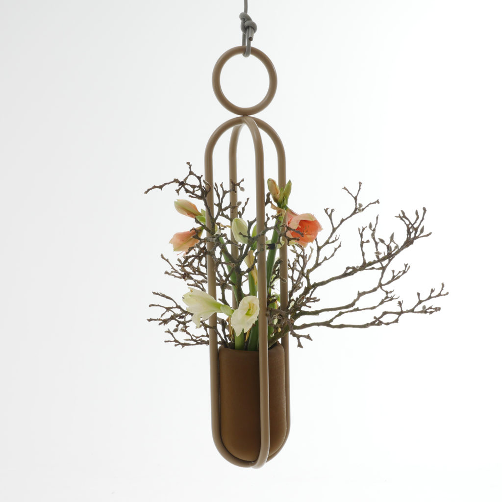 Blumenampel Edition von Zascho Petkow für Atelier Haussmann, Gummivase handgemacht von Birgit Severin in Sonderfarbe
