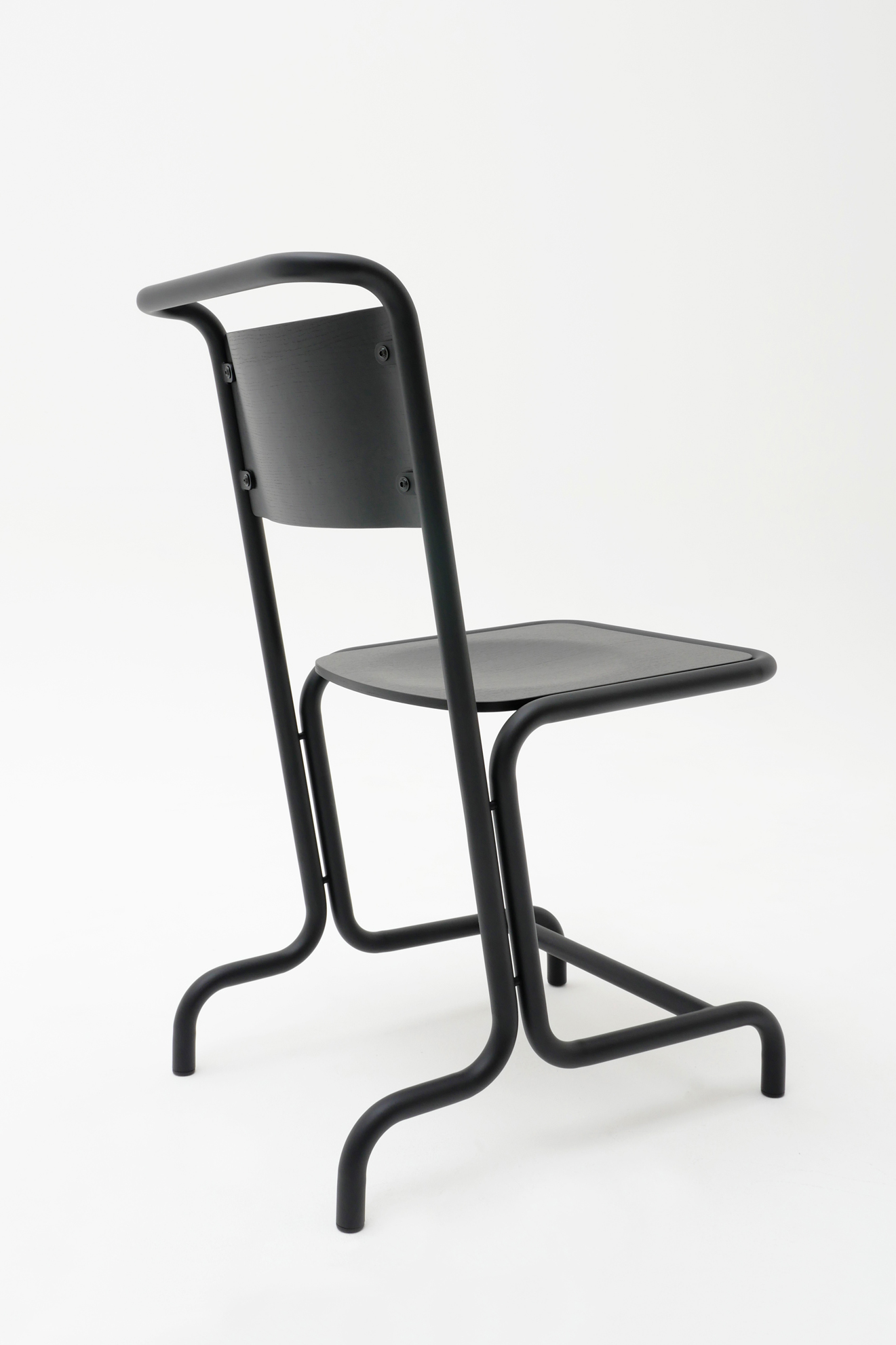 Laszlo Stahl Stuhl schwarz Esche Holz Atelier Haußmann